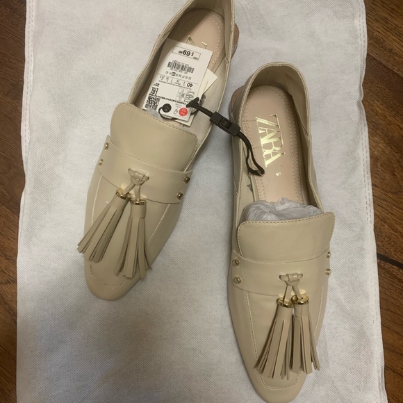 Zara TASSELED SOFT LEATHER LOAFERS - Picture 2 of 6